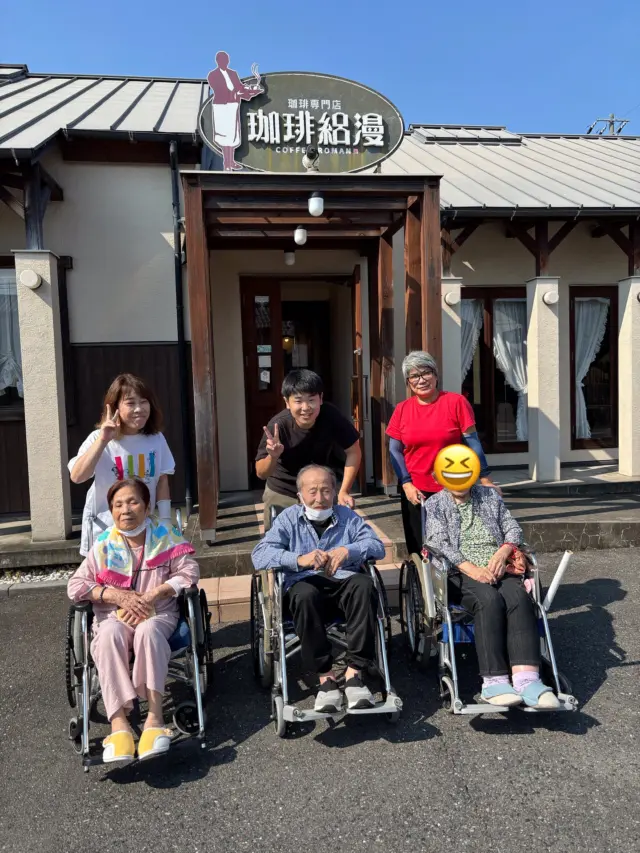 歩いていける場所にある、カフェが今月末で閉店することになっていることを前回知り、「また連れてって〜」と入居者様よりお願いされたため、飲み納めに行ってきました^_^
葉栗の郷の入居者様、家族、職員ともに大変お世話になりました。
みんな癒されに行ってたので、寂しいかぎりです…

#珈琲浪漫
#葉栗の郷
#1日モーニング