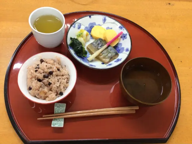 ショートステイで和食モーニングを行いました。
皆さん、今日はなんで赤飯？と言われながらも美味しかったよ〜と仰ってくださいました^_^

#葉栗の郷
#モーニング
#ショートステイ