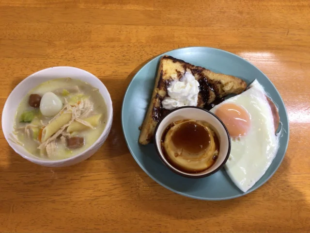 1ヶ月振りのモーニング☕️
フレンチトースト、ハムエッグ、マカロニスープ、プリン🤗
今日は朝からご馳走だね〜と喜ばれていました^_^
美味しいと自然に笑顔になるね♪

#葉栗の郷
#モーニング
#檜の間