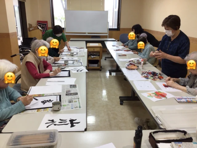こんにちは、行事委員会です。
今月より文化クラブを立ち上げました。
基本的に毎月第一水曜日の10時から行いますので、ご家族様もよろしければ一緒に参加して下さい。
詳しい日程は施設内に掲示するので確認して下さい。