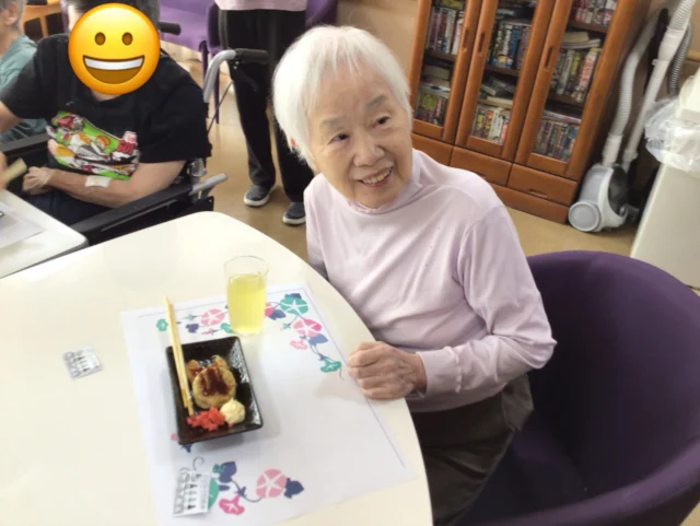 8月7日 葉栗喫茶開催しました♪
今回は、前回と少し違いソフトドリンクの他にビール🍺、自家製梅酒もありました。
昼から飲むアルコールは格別です😆
皆さん、喜んでくださいました♪