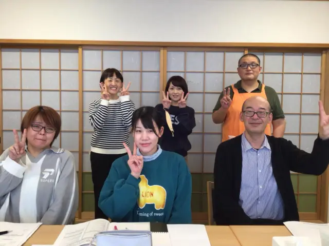 こんにちは😃
ユニットリーダー実地研修に3名の受講生を迎えました♪
振り返りでは、ゆとりの郷のリーダーも含め課題解決の為の意見交換が行われ、ゆとりのリーダーにとっても大変有意義な時間を頂きました♪
「ゆとりの郷の職員お一人お一人、リーダー研修施設で働く職員という自覚をもっていらっしゃるのが分かる、」と言われました。ここまで決して平坦な道のりではありません。今こうして受講生を受け入れるまでになり、日々のケアに生かしていくまでになりました！！
笑って暮らして頂きたい、笑顔が見たいから頑張れます😊！入居者も、ご家族も、職員も、みんなの笑顔が見たいです。  受け入れ担当　林  #ユニットリーダー実地研修施設
#ユニットケア
#地域密着型特別養護老人ホーム
#一宮市老人ホーム
#自立、自律ケア
#余暇活動