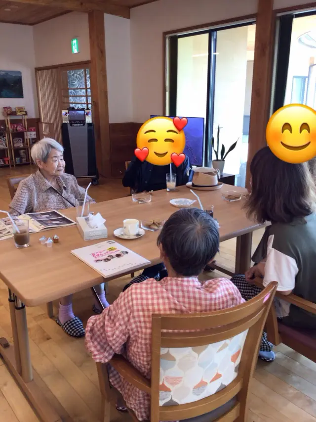 7月１３日にオレンジ🍊カフェを行いました♪
久しぶりに新規のお客様が来てくださいました🥰
また来月もお待ちしています♪  #ゆとりの郷
#カフェ
#一宮市
#地域密着型特別養護老人ホーム
#特別養護老人ホーム
#木の温もり
#喫茶店
#ユニットリーダー実地研修施設
#ユニットケア