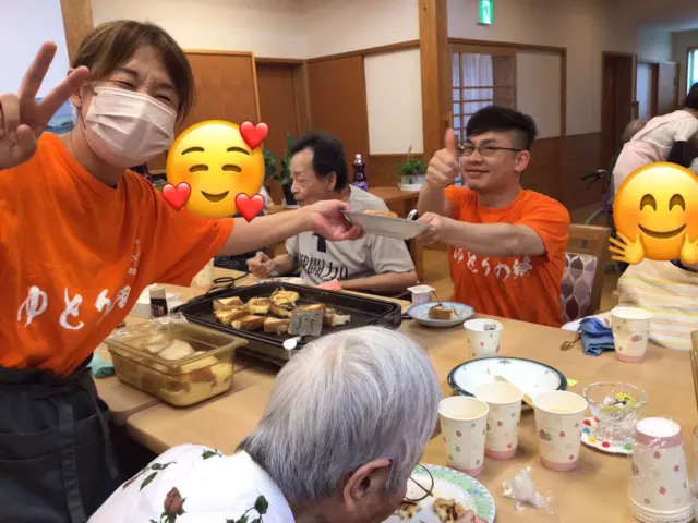 先月、ゆとりの郷でカラオケ大会を開催しました♪
入居者の皆さん、職員もノリノリで社交ダンスを踊りだす方もみえました✨
フレンチトースト🍞も美味しかったです♪  #ゆとりの郷
#地域密着型特別養護老人ホーム
#カラオケ
#介護
#愛知県一宮市
#ユニットリーダー実地研修施設
#ユニットケア
#その人らしい暮らしの継続
#余暇時間