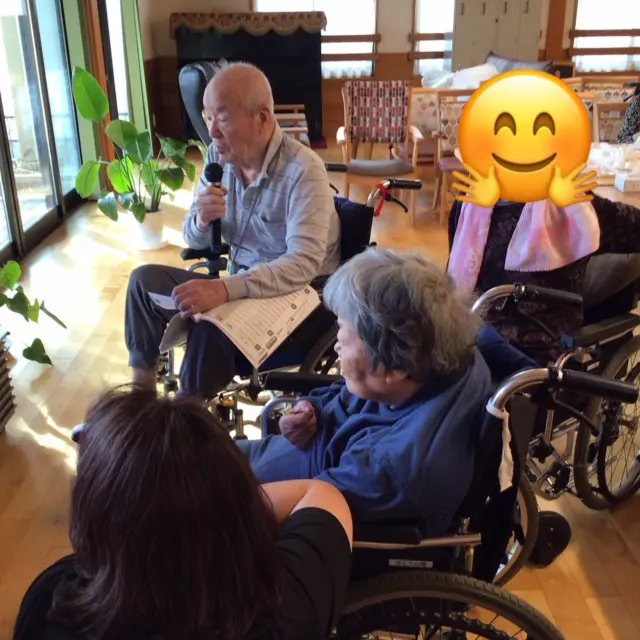 今日はカラオケクラブとおやつ作りを行いました♪
焼きたてのおやつは特に美味しくて食べ過ぎてしまいますね🥰  #カラオケ
#おやつ
#特別養護老人ホーム
#ゆとりの郷
#社会福祉法人元気寿会
#ユニットケア
#ユニットリーダー実地研修施設
#余暇