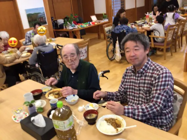 10月26日に家族さんを招いて食事会を行いました❗️今回は作るところから家族さんにもお手伝いして頂きました。娘さんやお孫さんとの共同作業でお互いに特別な時間を過ごして頂けら幸いです😊カレー美味しかったですかね〜✨  #ゆとりの郷
#特別養護老人ホーム
#一宮市地域密着型特別養護老人ホーム
#食事会
#