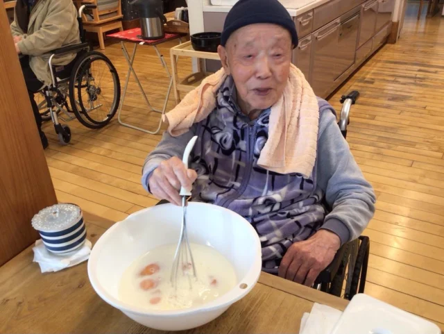 おやつ作りをしました
皆んなで協力してたくさん作りました。
生クリームやチョコレートをトッピングしていただきました。
とても楽しい時間過ごしました。
#ゆとりの郷
#ユニットリーダー研修 
#ユニットリーダー研修実地研修施設 
#3番地