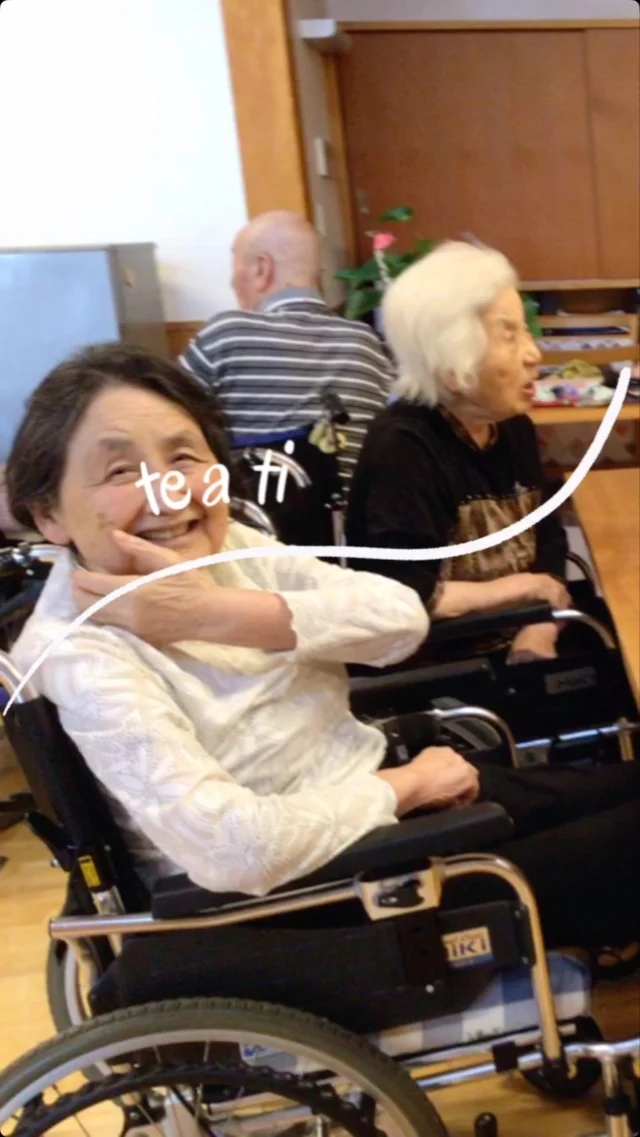 こんにちは♪
今日は「ゆといろカフェ」の日、暑くなってきて冷たいお飲み物が人気の季節☀️
おやつもひんやりと頂きました🌻
場所が変わると、気分も違って、珍しいおやつに気分も上々✨✨‼︎
お隣のお家の方と、話が弾み時間が過ぎるのも忘れてしまうほどでしたね！
大きな栗🌰が入っていて食べごたえありました‼︎
用意していただけた職員さん、ありがとう😊  #ユニットリーダー実地研修施設
#地域密着型特別養護老人ホームゆとりの郷
#街角カフェ
#一宮モーニング