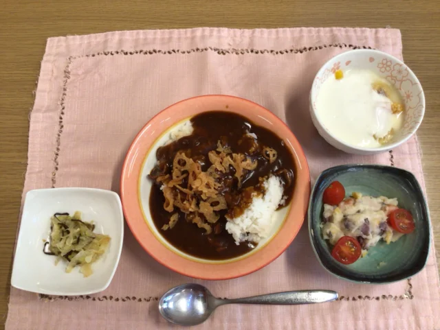 家族を招いて食事会をしました！みなさんお手伝いをしてくださり、有難うございました！楽しく作ることも、食べることもできました！連休の中日にも関わらず沢山のご家族が参加していただきました！次回もたくさんの方に来ていただけるよう心待ちにしております！
#一宮市　#特別養護老人ホーム　#ユニットケア　#リーダー実地研修施設　#ゆとりの郷